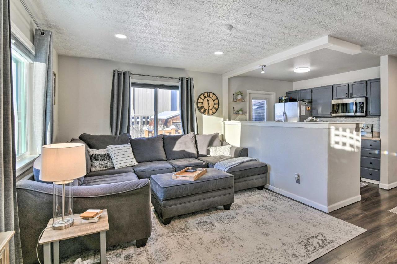 Updated Townhome Near Airport And Shopping! Anchorage Bagian luar foto