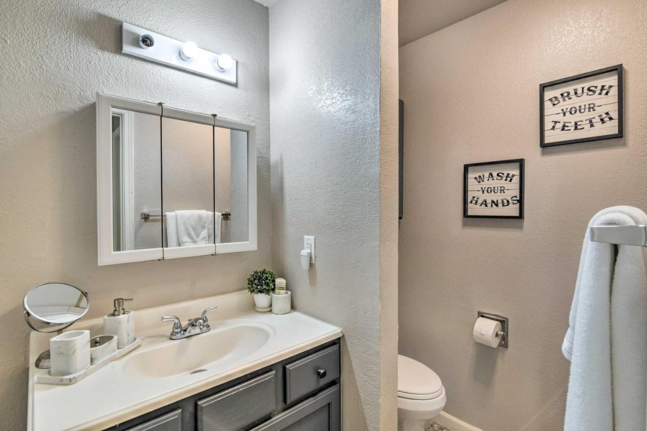 Updated Townhome Near Airport And Shopping! Anchorage Bagian luar foto