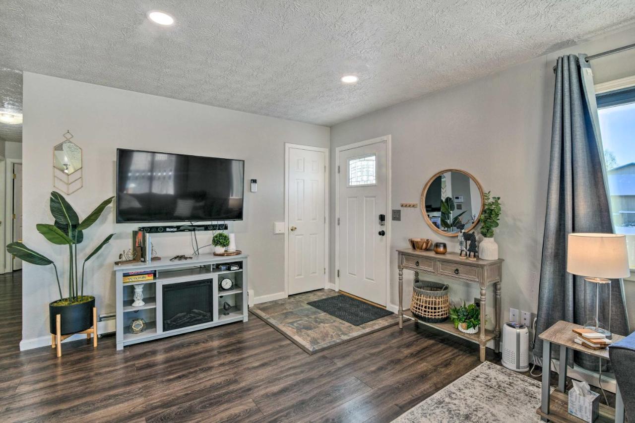 Updated Townhome Near Airport And Shopping! Anchorage Bagian luar foto