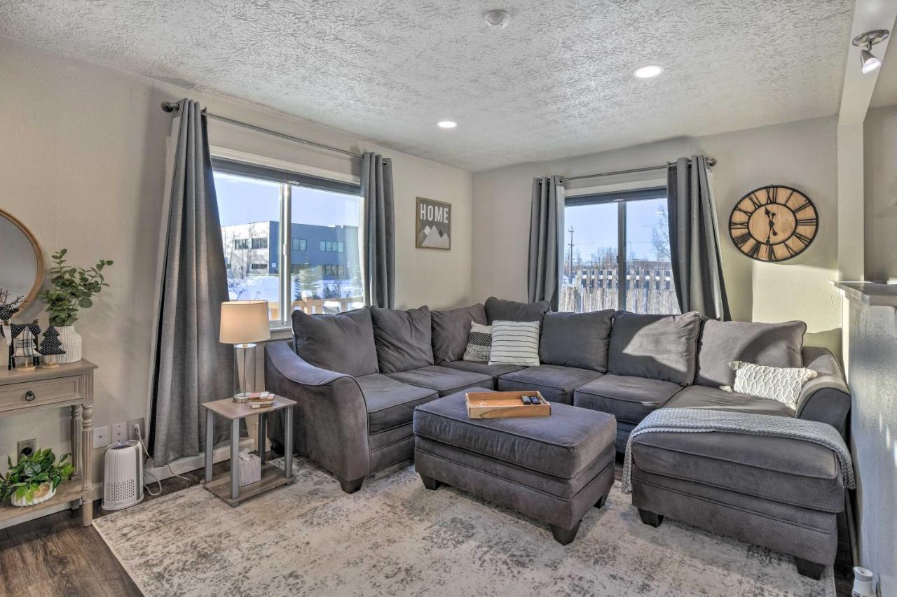Updated Townhome Near Airport And Shopping! Anchorage Bagian luar foto