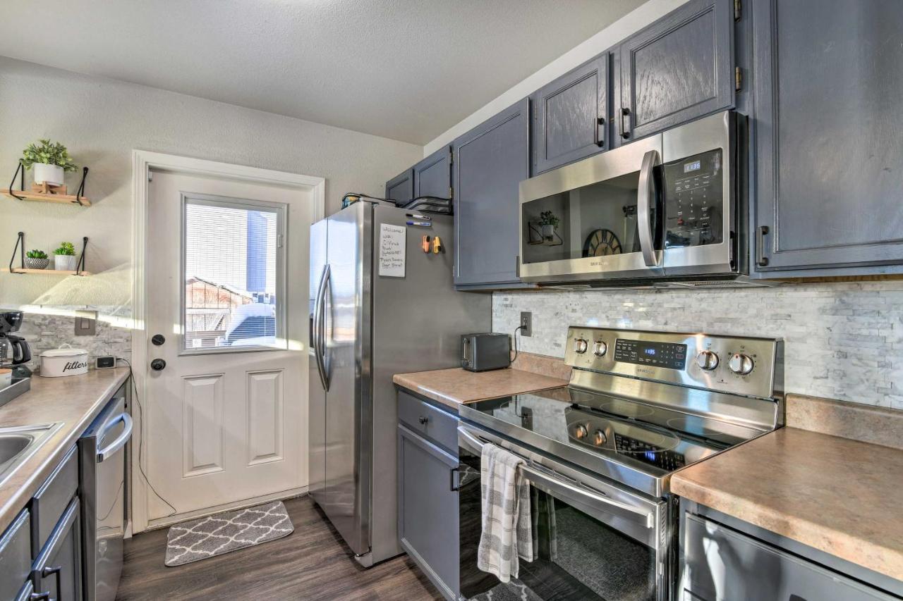Updated Townhome Near Airport And Shopping! Anchorage Bagian luar foto