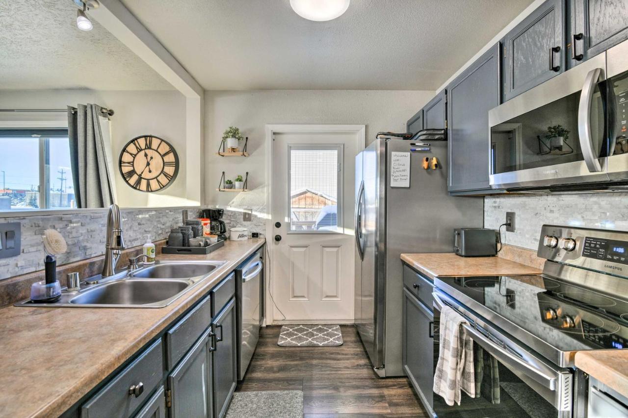Updated Townhome Near Airport And Shopping! Anchorage Bagian luar foto