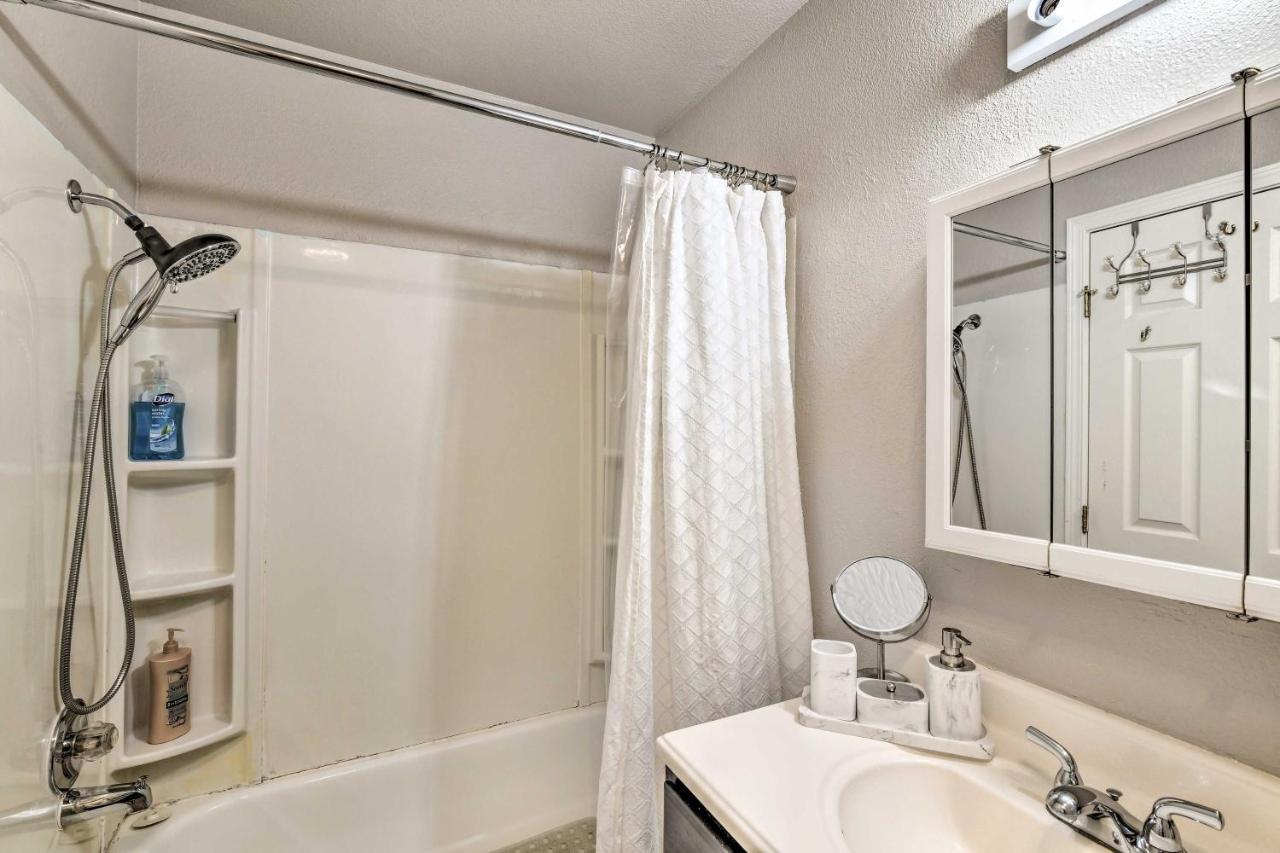Updated Townhome Near Airport And Shopping! Anchorage Bagian luar foto